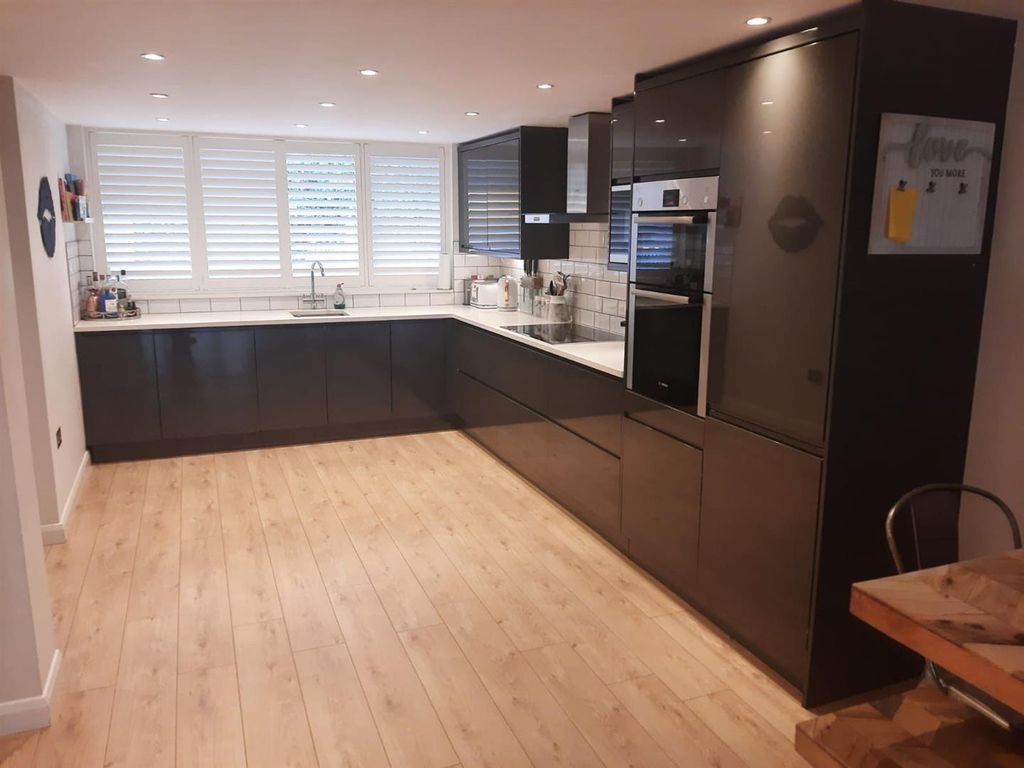 Additional image 2 of 4 bed town house for saleSt. Lawrence Close, Abbots Langley WD5