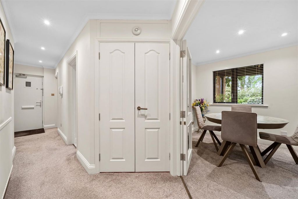 Additional image 5 of 2 bed flat for saleWoburn Park, Woburn Hill, Addlestone KT15