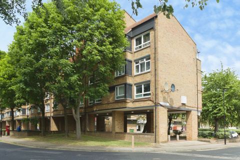 Whinchat Road, London SE28