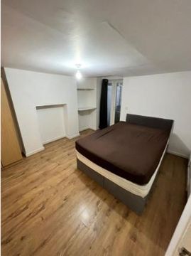 Milkwood Road, London SE24, Studio to rent