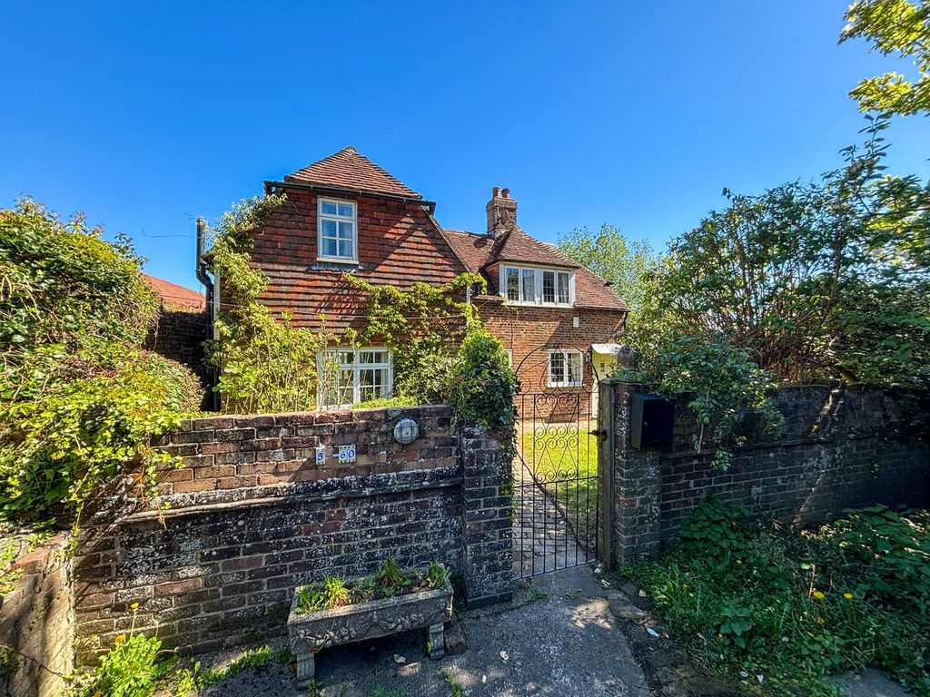 3 bed detached house for saleHigh Street, Battle TN33