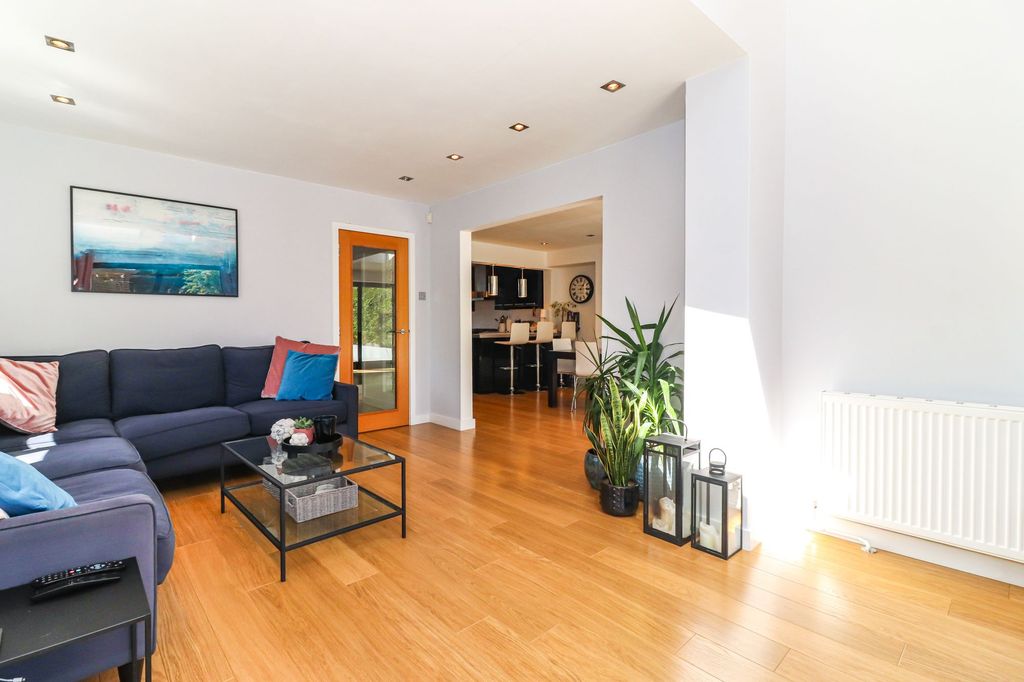 Additional image 3 of 5 bed property for saleAbbots Road, Abbots Langley WD5