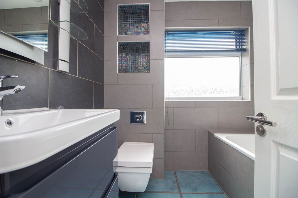 Additional image 18 of 4 bed link detached house for saleFoxleys, Carpenders Park, Watford WD19