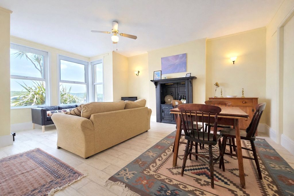 3 bed flat for saleDowns View, Bude, Cornwall EX23 photo 2