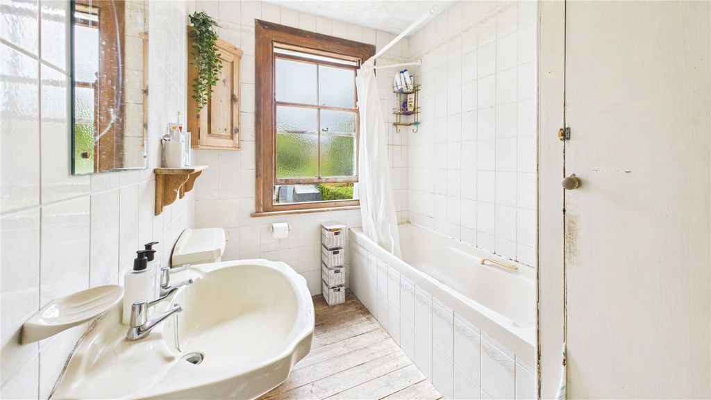 Additional image 13 of 5 bed end terrace house for saleHorsell, Surrey GU21