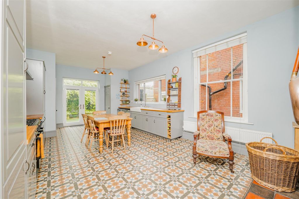 Additional image 15 of 5 bed semi-detached house for saleThe Parade, Barry CF62