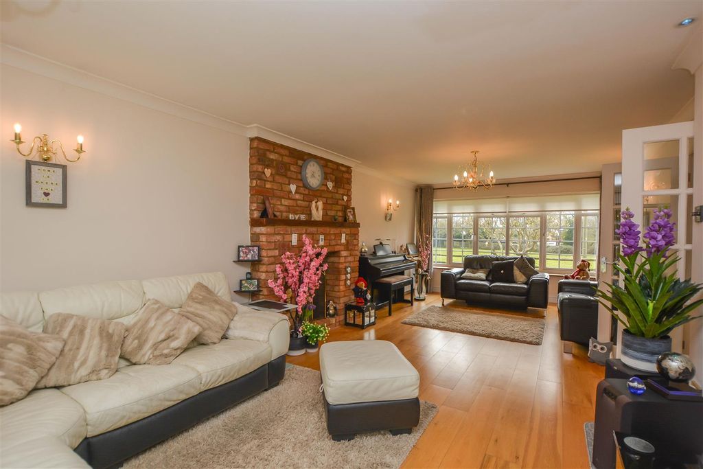 Additional image 5 of 4 bed detached house for salePlovers Barron, Wyatts Green, Brentwood CM15