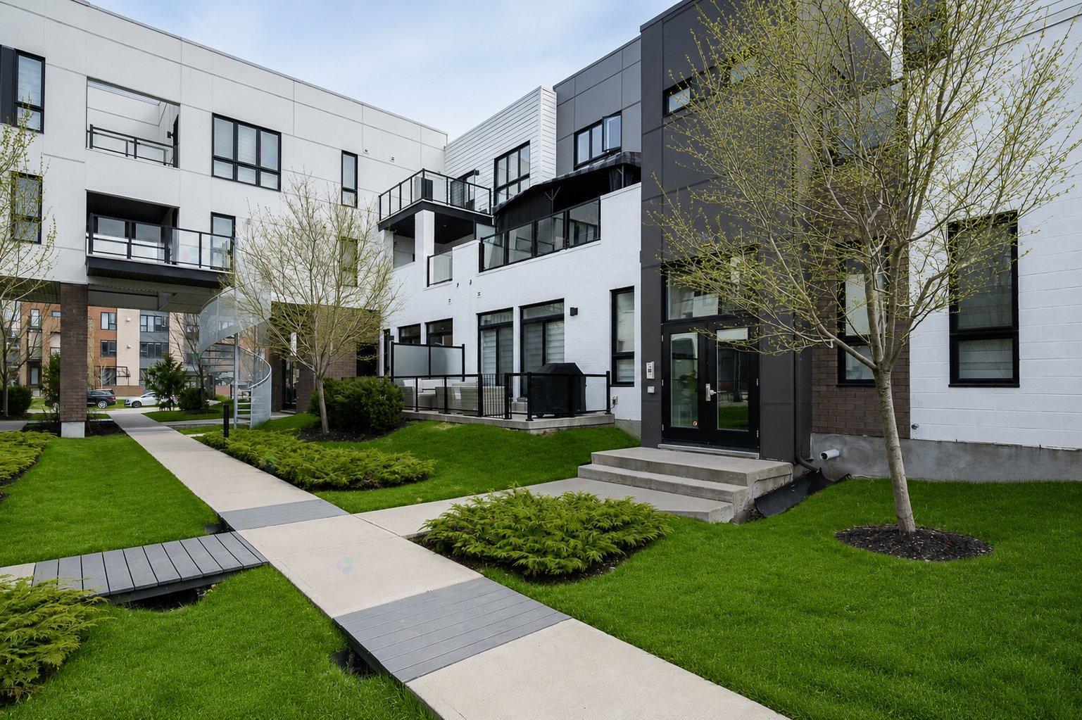 924 Av. Pierre-Dansereau