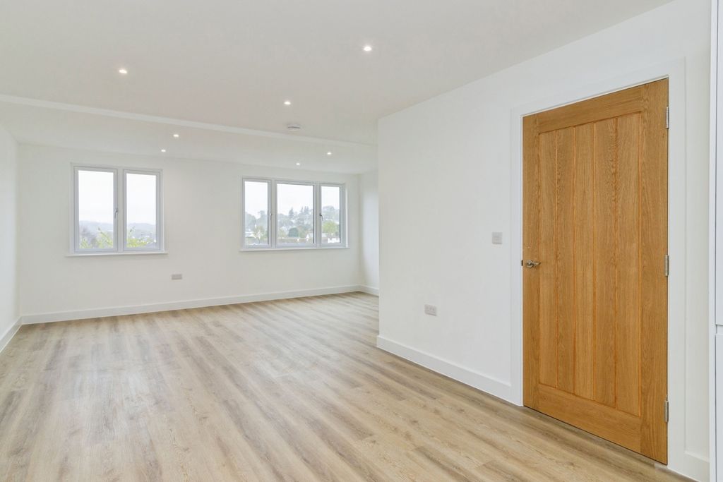 2 bed maisonette for saleParkers Close, Totnes, Devon TQ9 photo 4