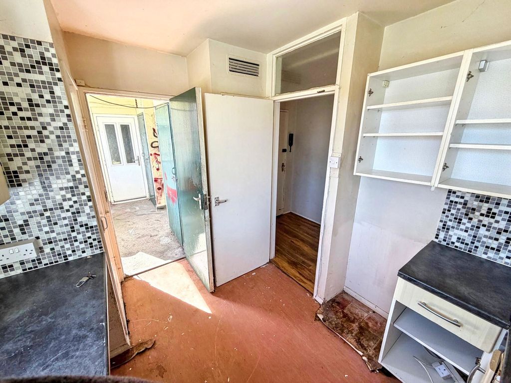 2 bed flat for saleBessingby Gate, Bridlington YO16 photo 5