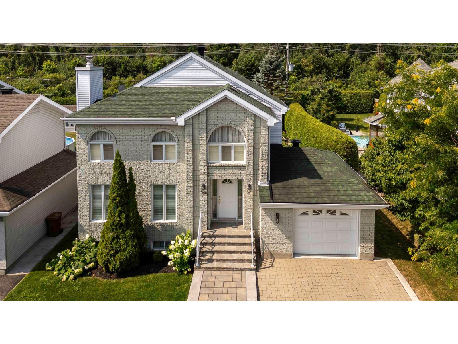 2922 Rue du Valais