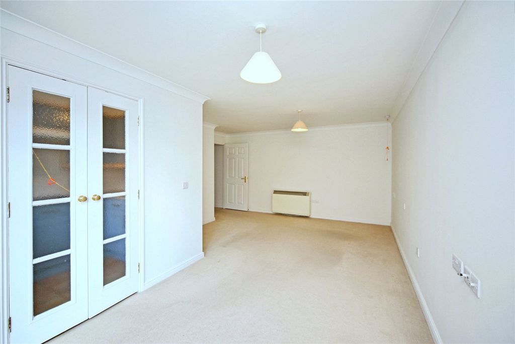 1 bed flat for salePardoe Court, Studley B80 photo 4