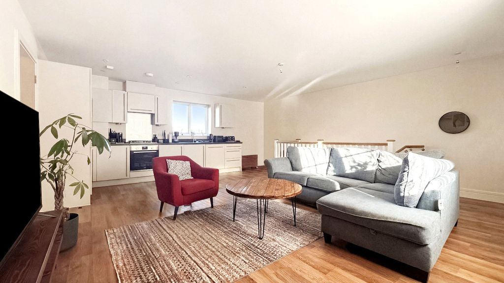 2 bed flat for saleWeir Road, Bexley, Kent DA5 photo 3