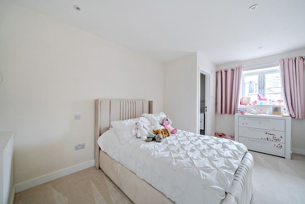 Additional image 15 of 4 bed bungalow for saleMeadow Way, Addlestone KT15