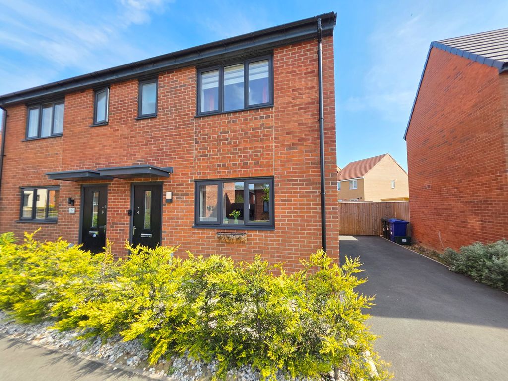 3 bed semi-detached house for saleBlossom Crescent, Balby DN4