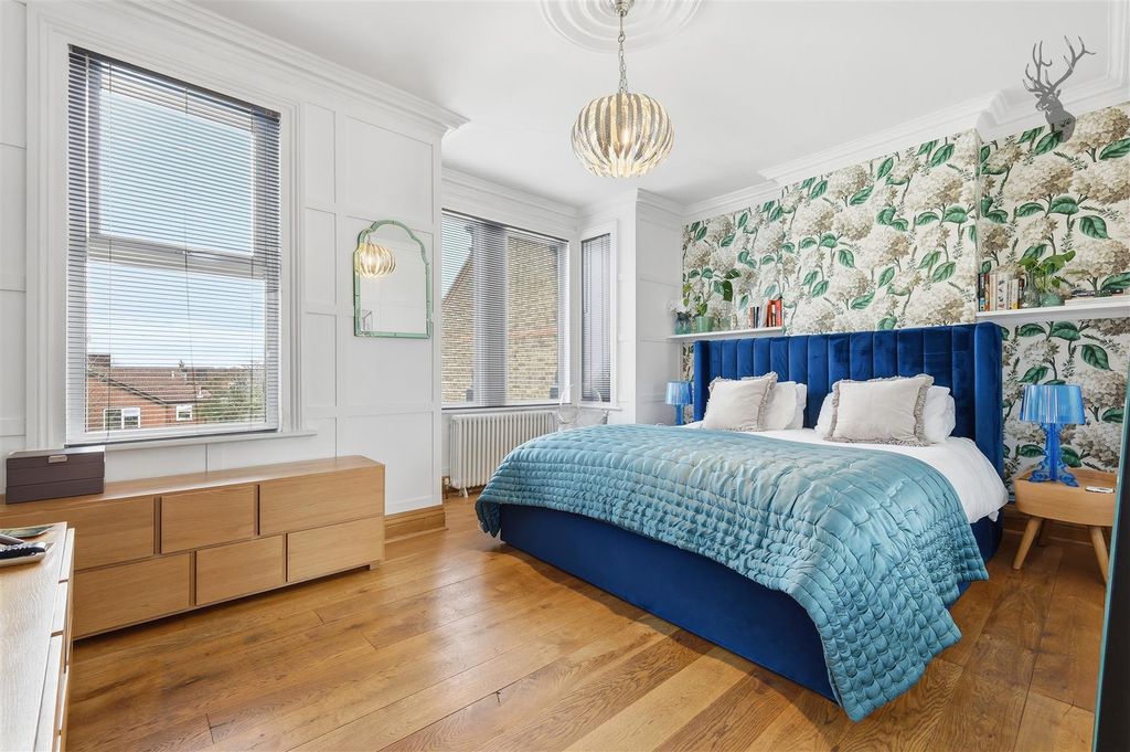 Additional image 15 of 5 bed semi-detached house for saleWestbury Lane, Buckhurst Hill IG9