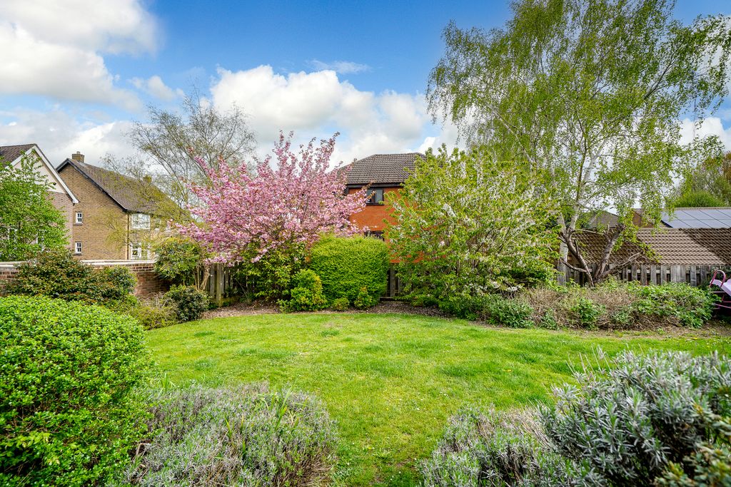 Additional image 16 of 2 bed flat for saleStag Lane, Berkhamsted HP4