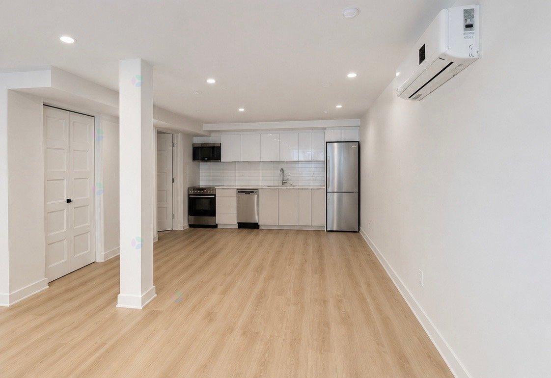 10768 Rue Berri