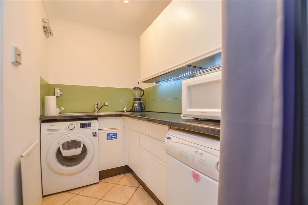 Additional image 9 of 4 bed detached house for salePlovers Barron, Wyatts Green, Brentwood CM15