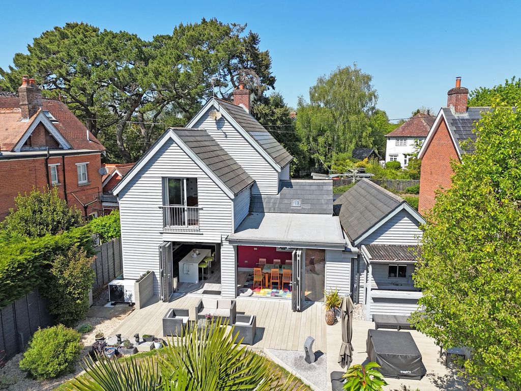 3 bed detached house for saleBalmer Lawn Road, Brockenhurst SO42