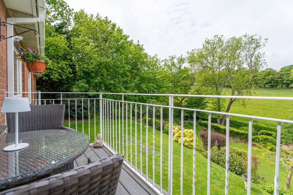 2 bed flat for saleLansdowne Road, Budleigh Salterton EX9 photo 5