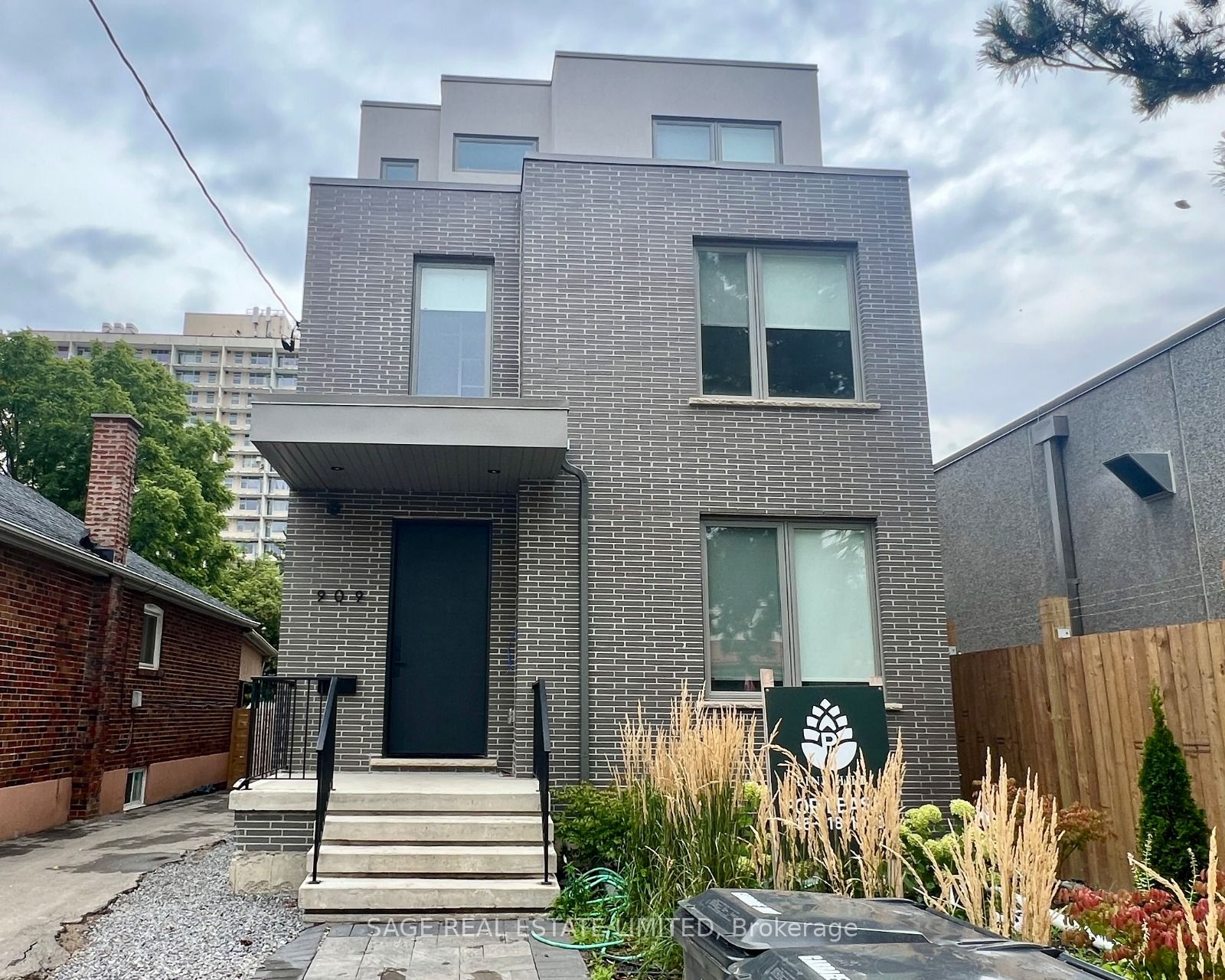 2-909 Castlefield Avenue, Toronto, ON, M6B 1C9