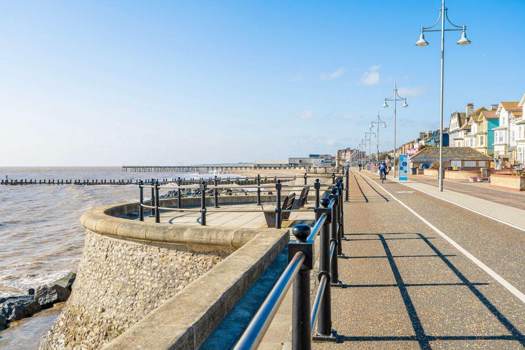 Additional image 10 of 1 bed flat for saleKirkley Cliff Road, Lowestoft NR33