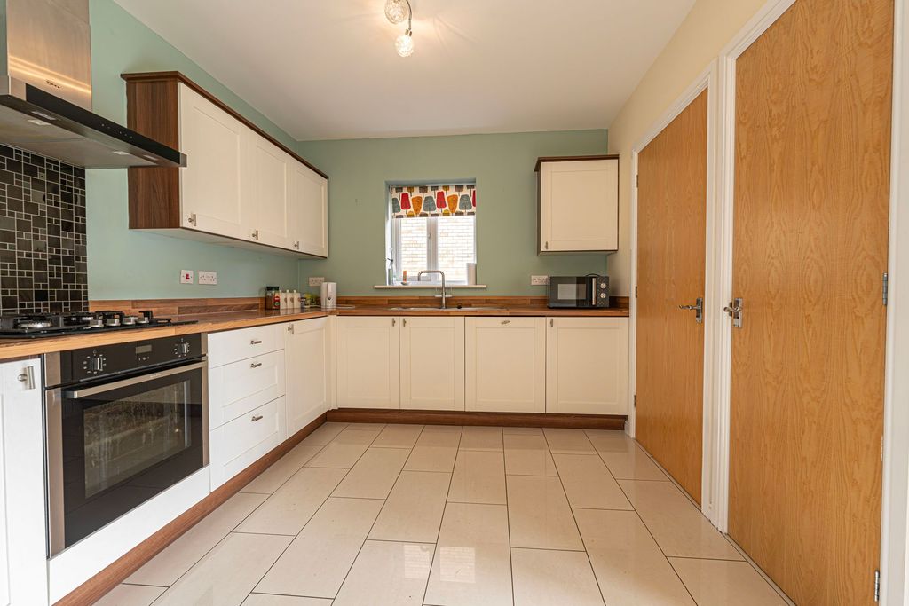 Additional image 7 of 4 bed detached house for saleMeadowland Close, Caerphilly CF83