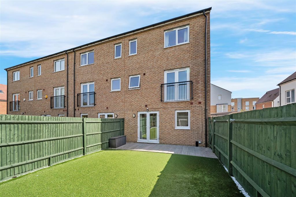Additional image 19 of 4 bed town house for saleHawker Drive, Addlestone KT15