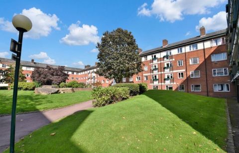 Eccles New Road, Kielder Square M5
