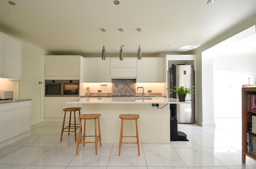 Additional image 26 of 6 bed detached house for saleSutherland Avenue, Bexhill-On-Sea TN39