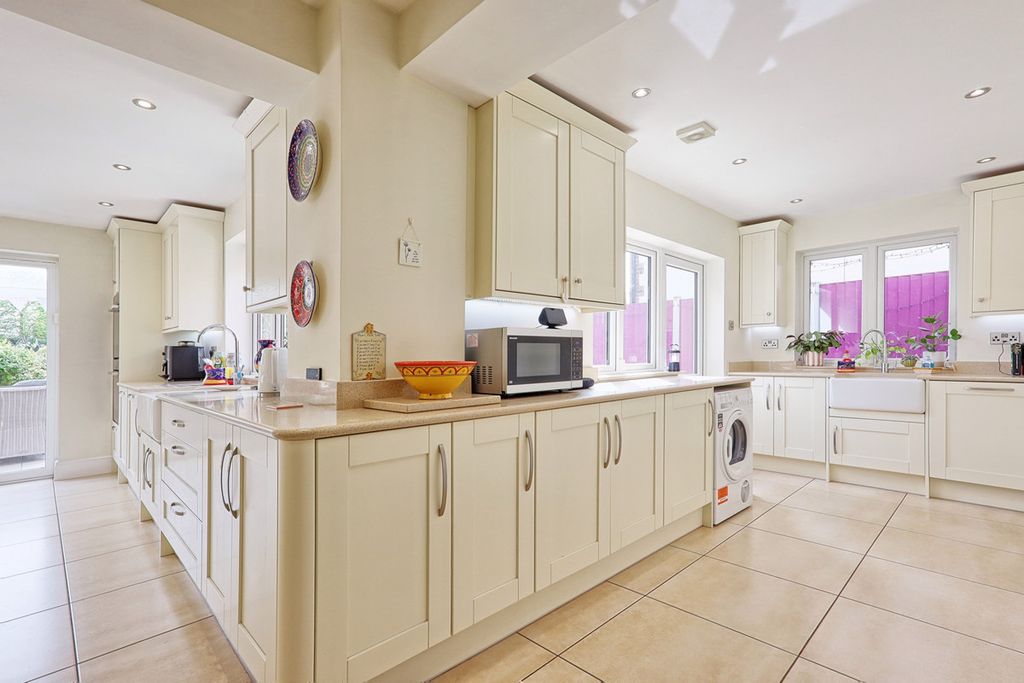 Additional image 8 of 7 bed detached house for saleErnest Road, Emerson Park RM11