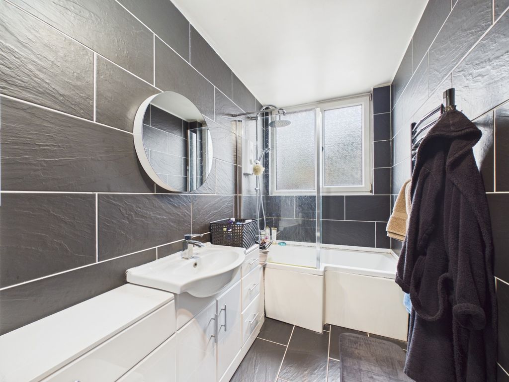 Additional image 5 of 3 bed flat for saleGoodwin Parade, Hull HU3
