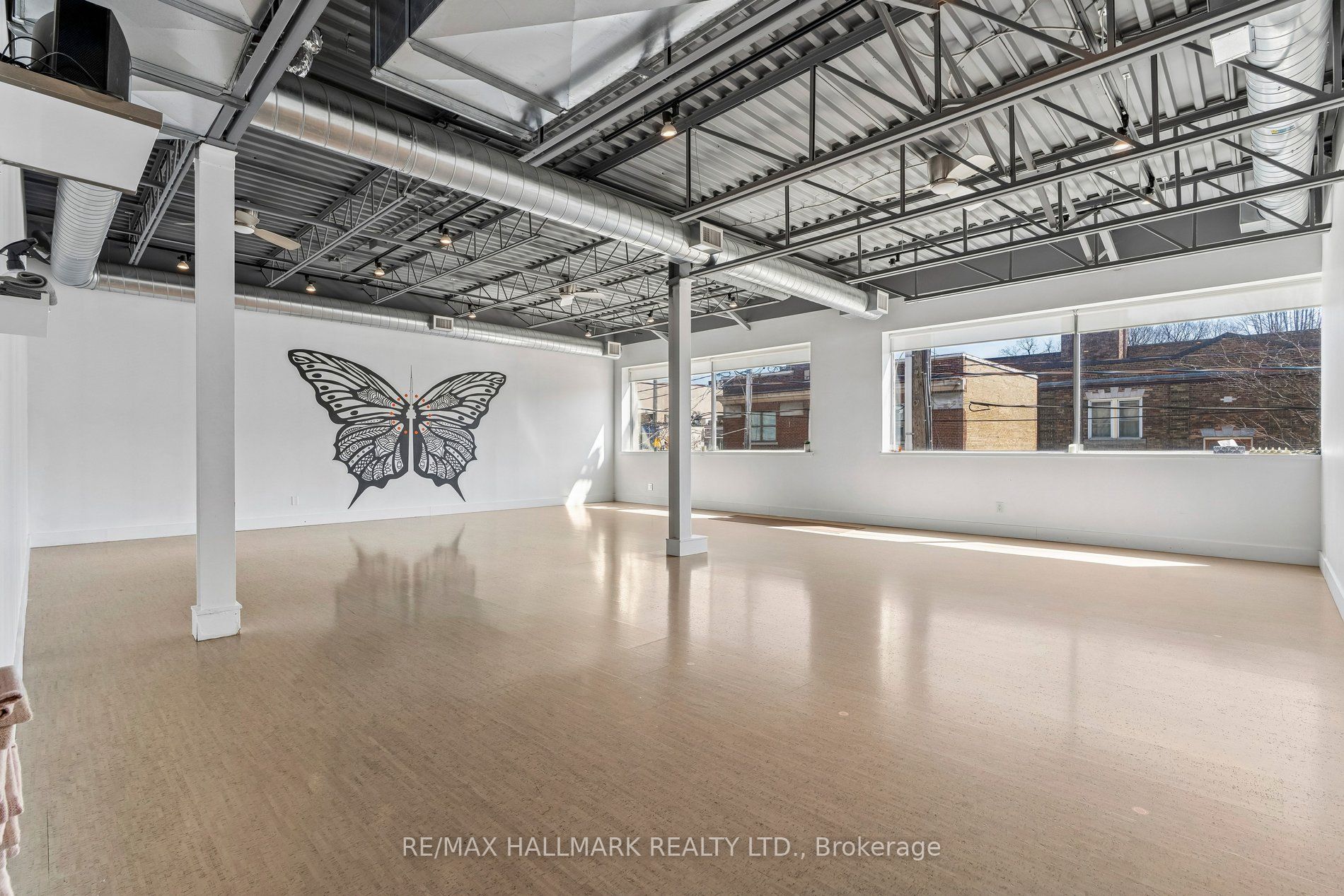 2034 Queen Street E, Toronto, ON, M4L 1J4