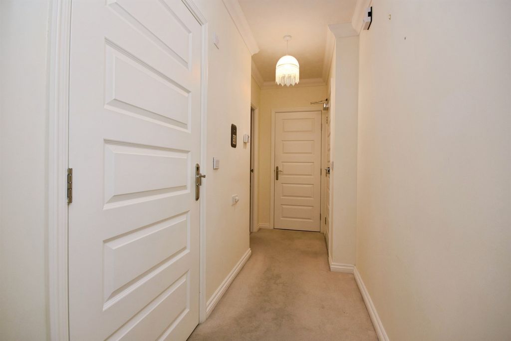Additional image 6 of 1 bed flat for saleLaindon Road, Billericay CM12