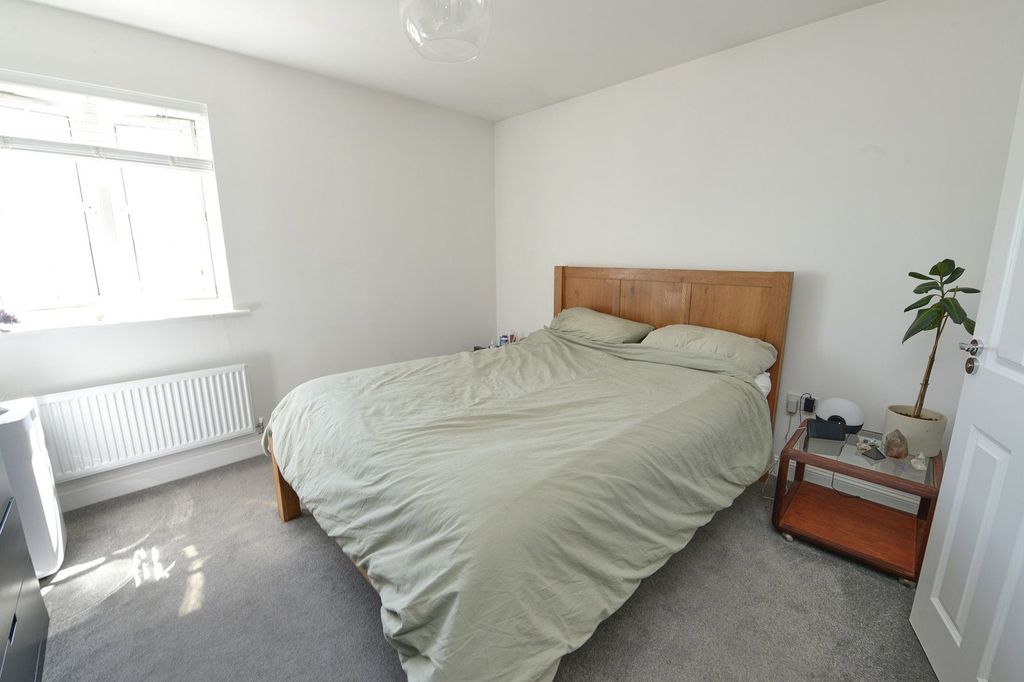 Additional image 7 of 2 bed flat for saleMasterson Close, Aldershot GU11