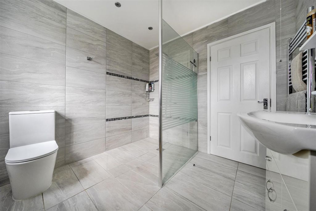 Additional image 12 of 4 bed detached bungalow for saleAspen Avenue, Bedford MK41