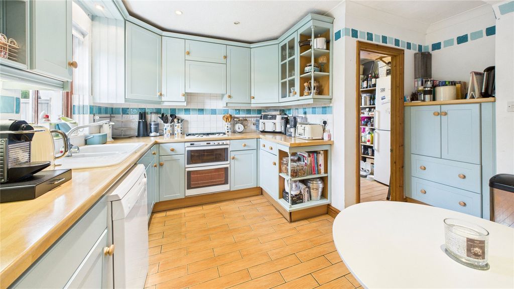 Additional image 8 of 5 bed end terrace house for saleHorsell, Surrey GU21