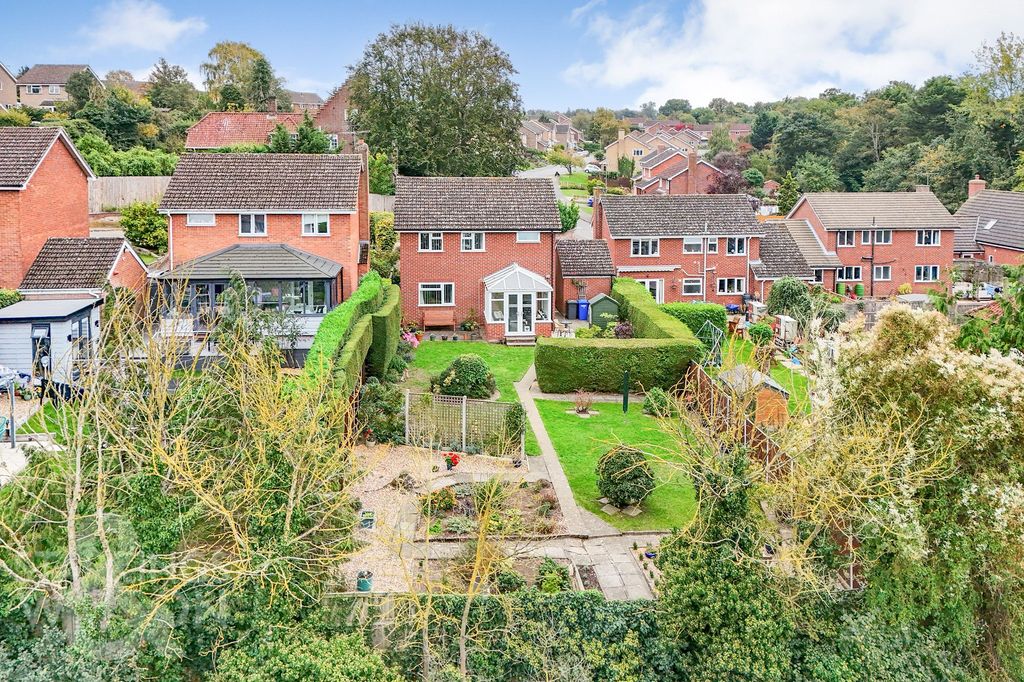 4 bed detached house for saleMessenger Close, Bungay NR35 photo 2