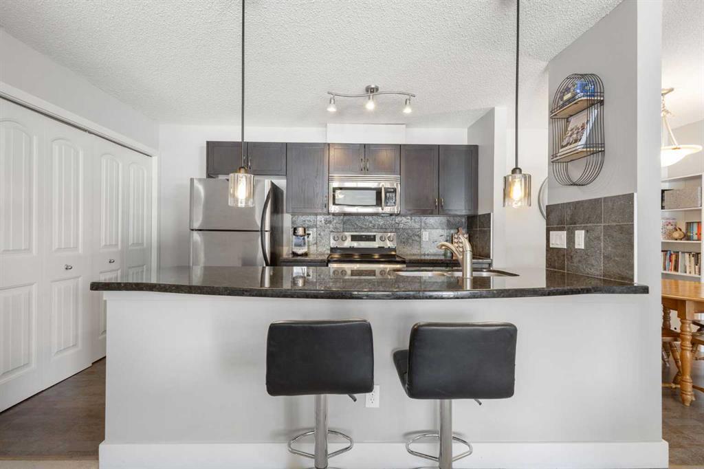 Additional image 3 of 1-108 Village Heights SW, Calgary, AB, T3H 2L2