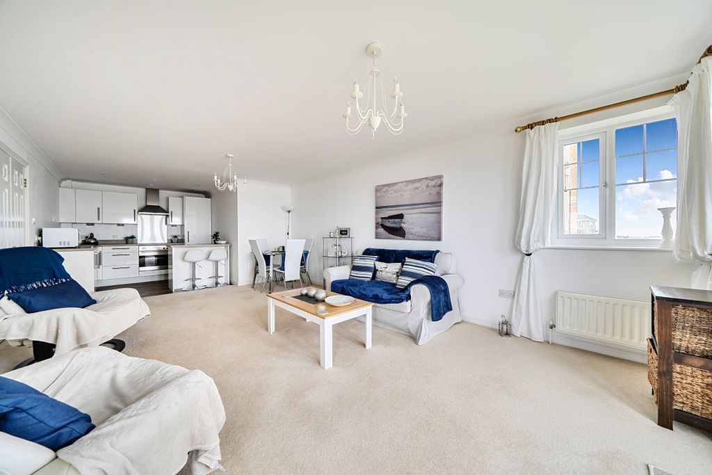 2 bed flat for saleThompson Road, Bognor Regis PO22 photo 2
