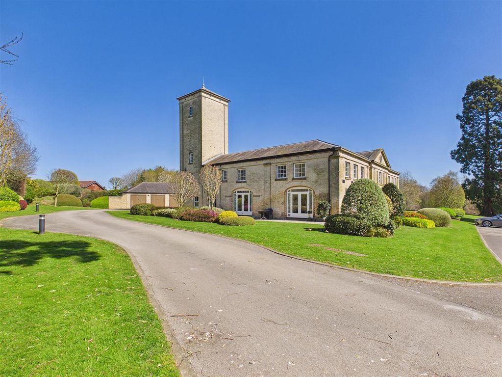2 bed flat for saleThe Stables, Raywell, Cottingham HU16 photo 2