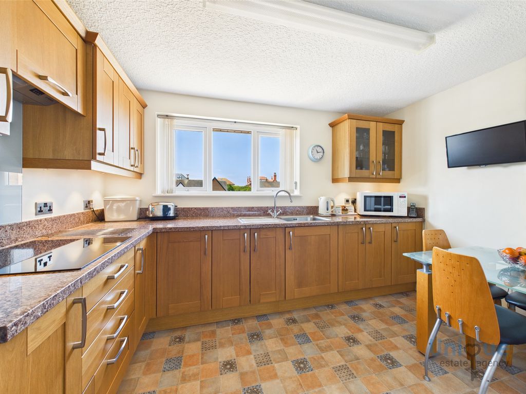 Additional image 3 of 2 bed flat for saleDawlish Lodge, 421 Clifton Drive North, Lytham St. Annes FY8