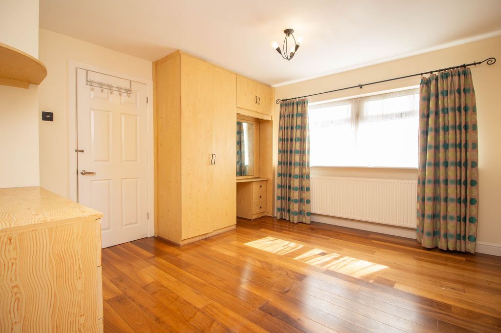 Additional image 12 of 4 bed link detached house for saleFoxleys, Carpenders Park, Watford WD19