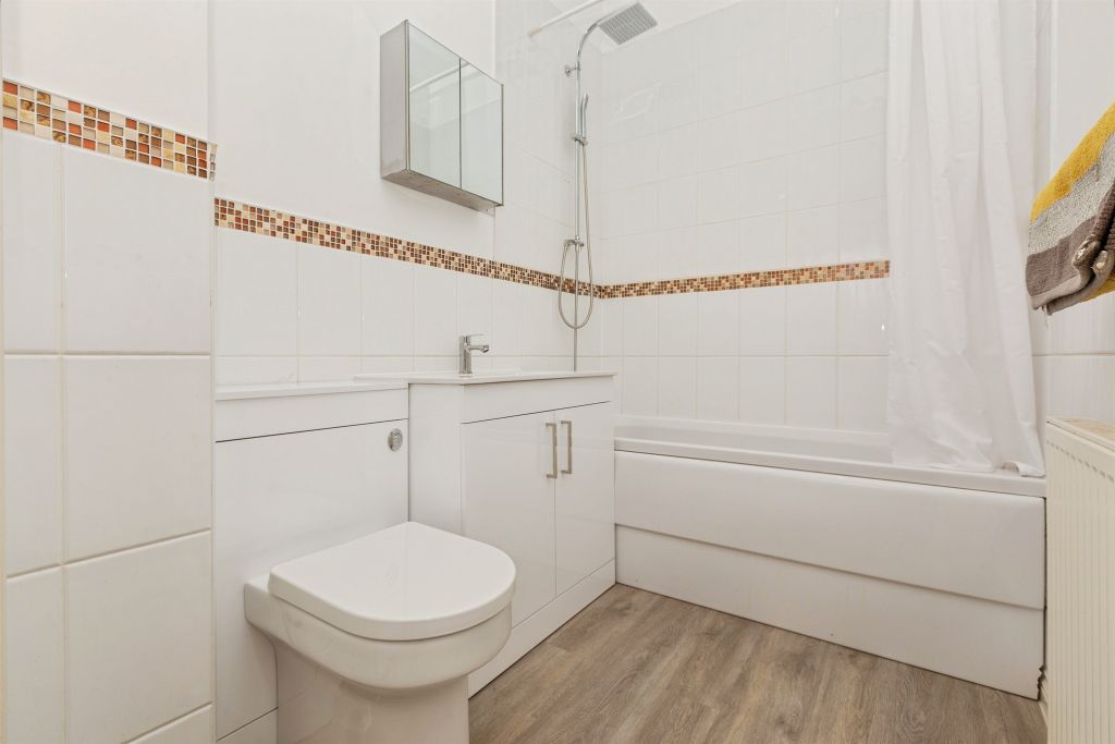 Additional image 10 of 2 bed flat for saleKnightsbridge Place, Aylesbury HP19
