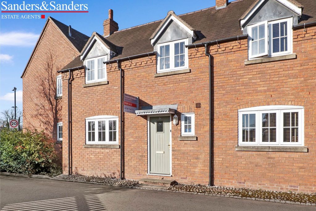 2 bed terraced house for saleMoorfield Road, Alcester B49