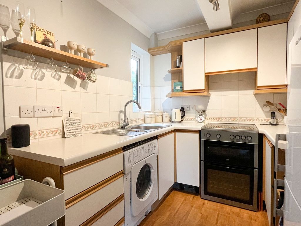 Additional image 2 of 2 bed flat for saleSt Martins Way, Battle TN33
