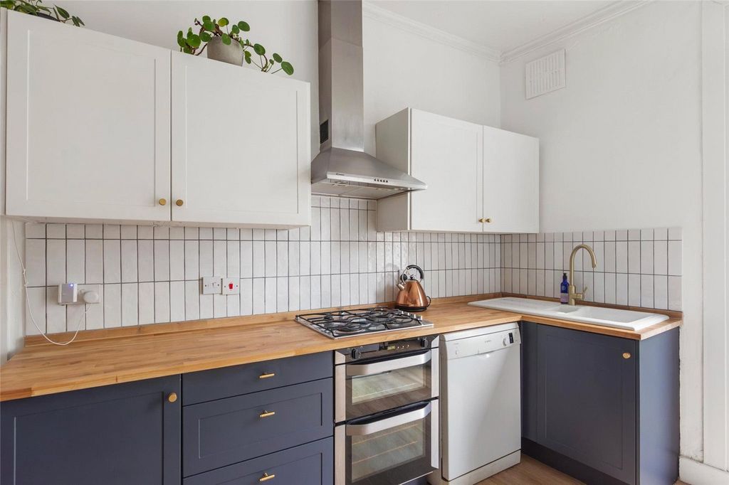 Additional image 2 of 3 bed flat for saleBeckenham Road, Beckenham BR3