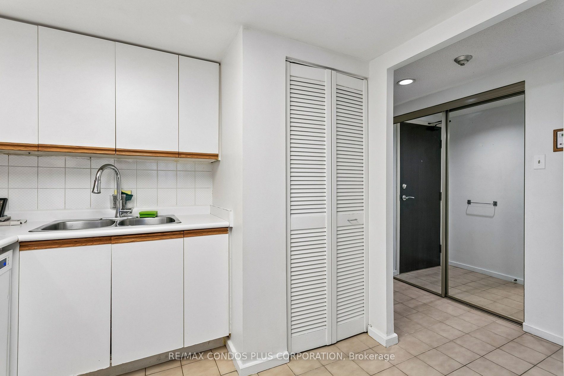 Additional image 5 of 204-15 Maitland Place, Toronto, ON, M4Y 2X3
