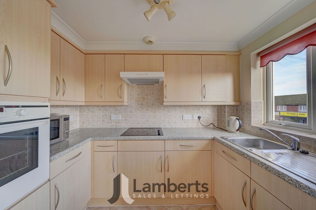 Additional image 3 of 2 bed flat for saleNew Road, Studley B80